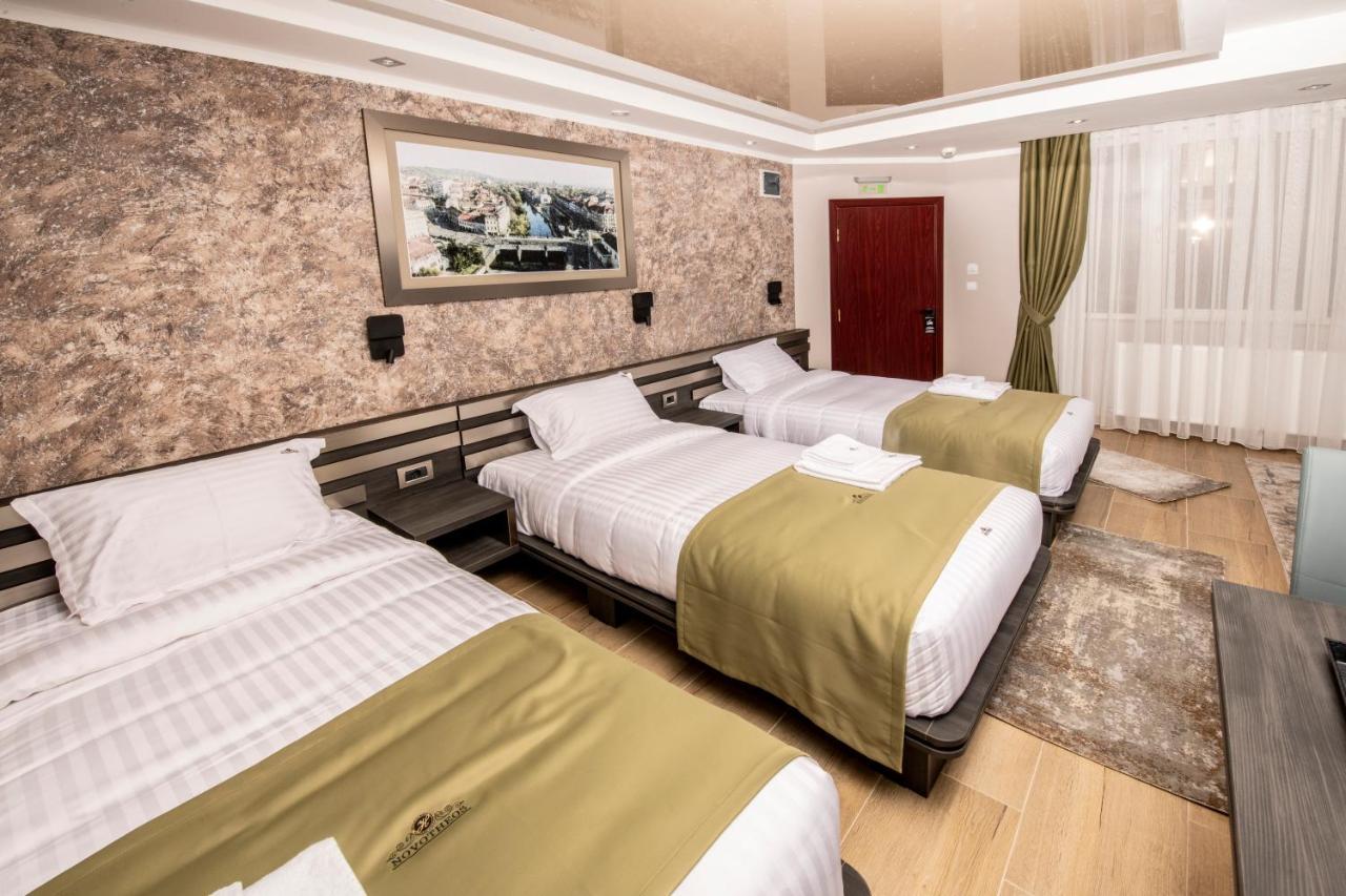 Hotel Novotheos Oradea Ngoại thất bức ảnh