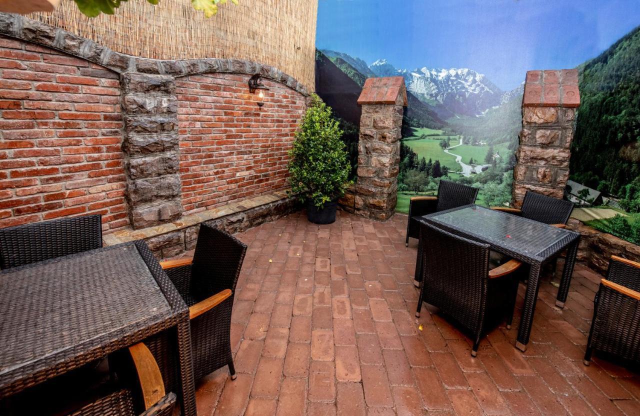Hotel Novotheos Oradea Ngoại thất bức ảnh