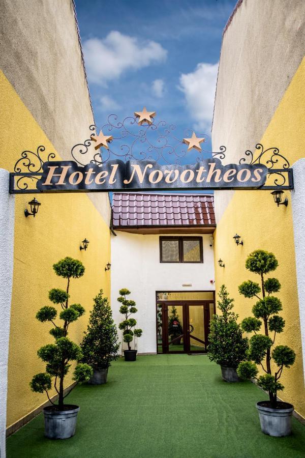 Hotel Novotheos Oradea Ngoại thất bức ảnh