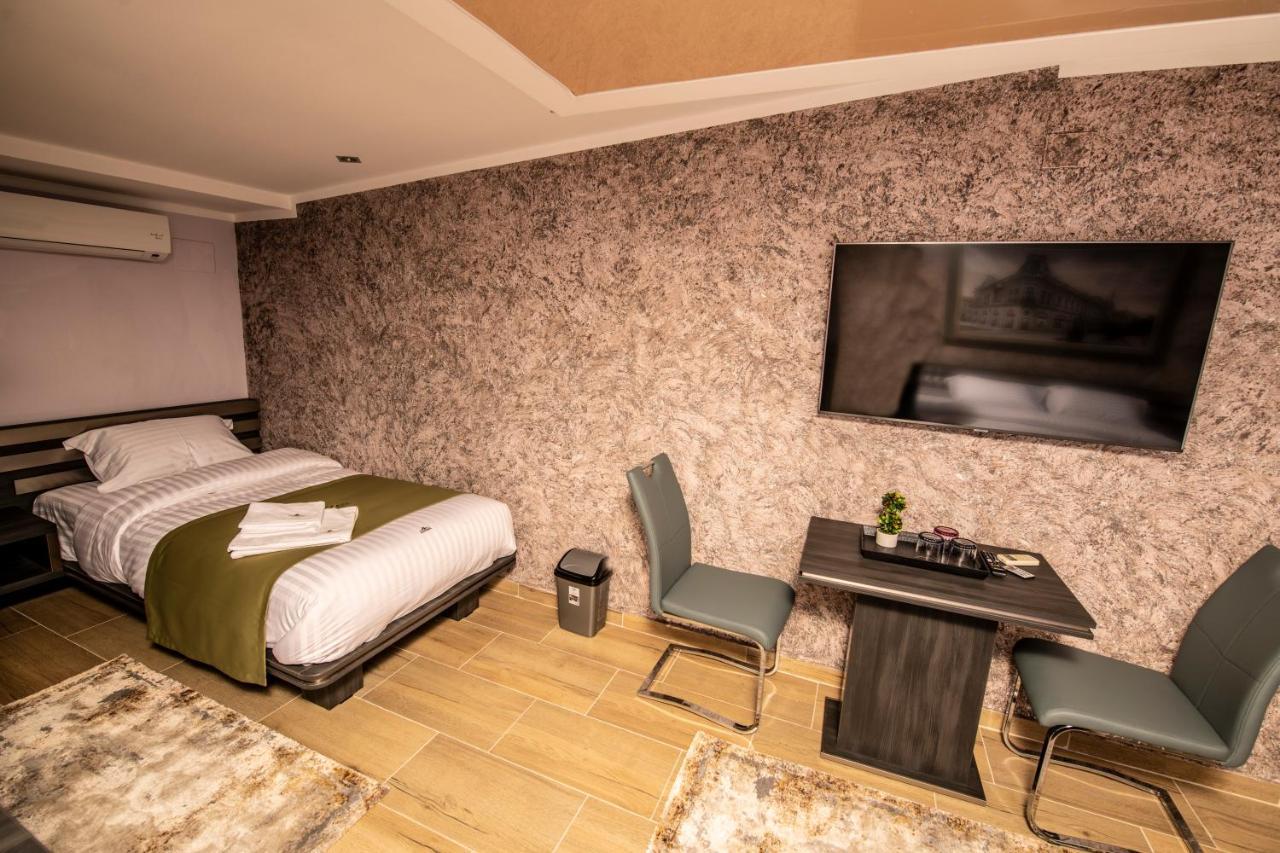 Hotel Novotheos Oradea Ngoại thất bức ảnh
