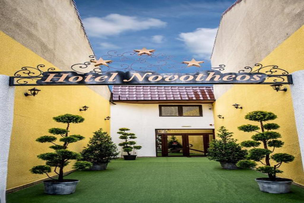Hotel Novotheos Oradea Ngoại thất bức ảnh