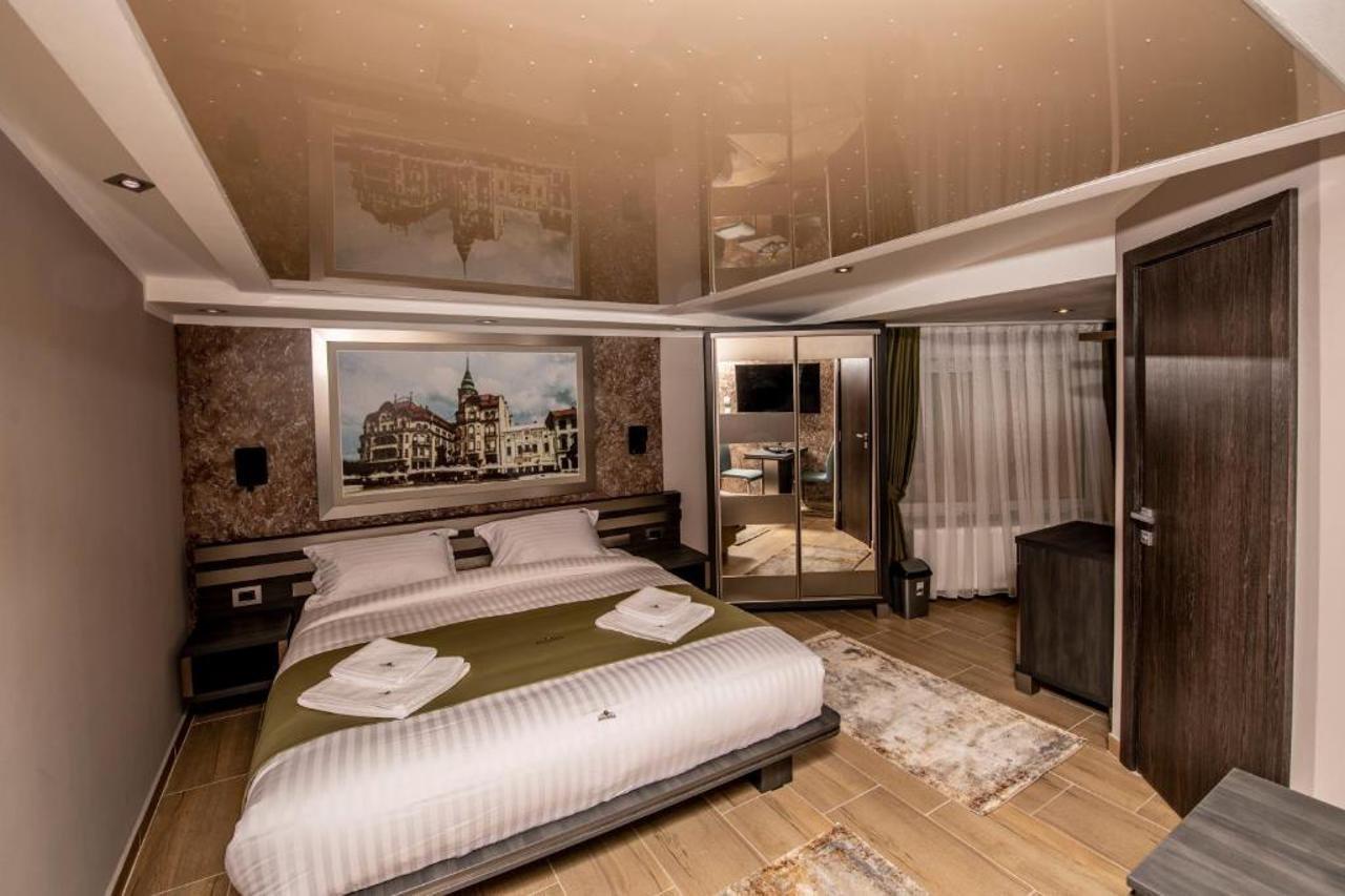 Hotel Novotheos Oradea Ngoại thất bức ảnh