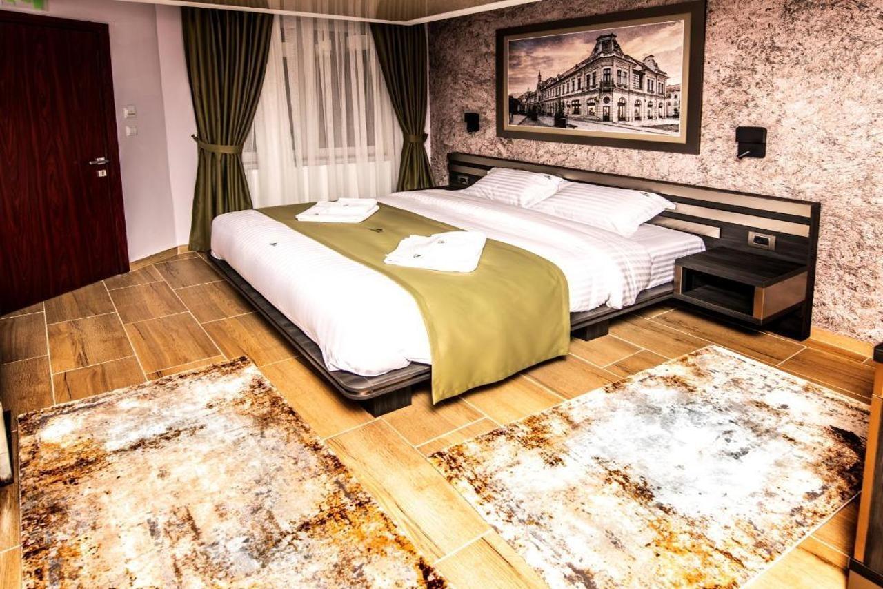 Hotel Novotheos Oradea Ngoại thất bức ảnh
