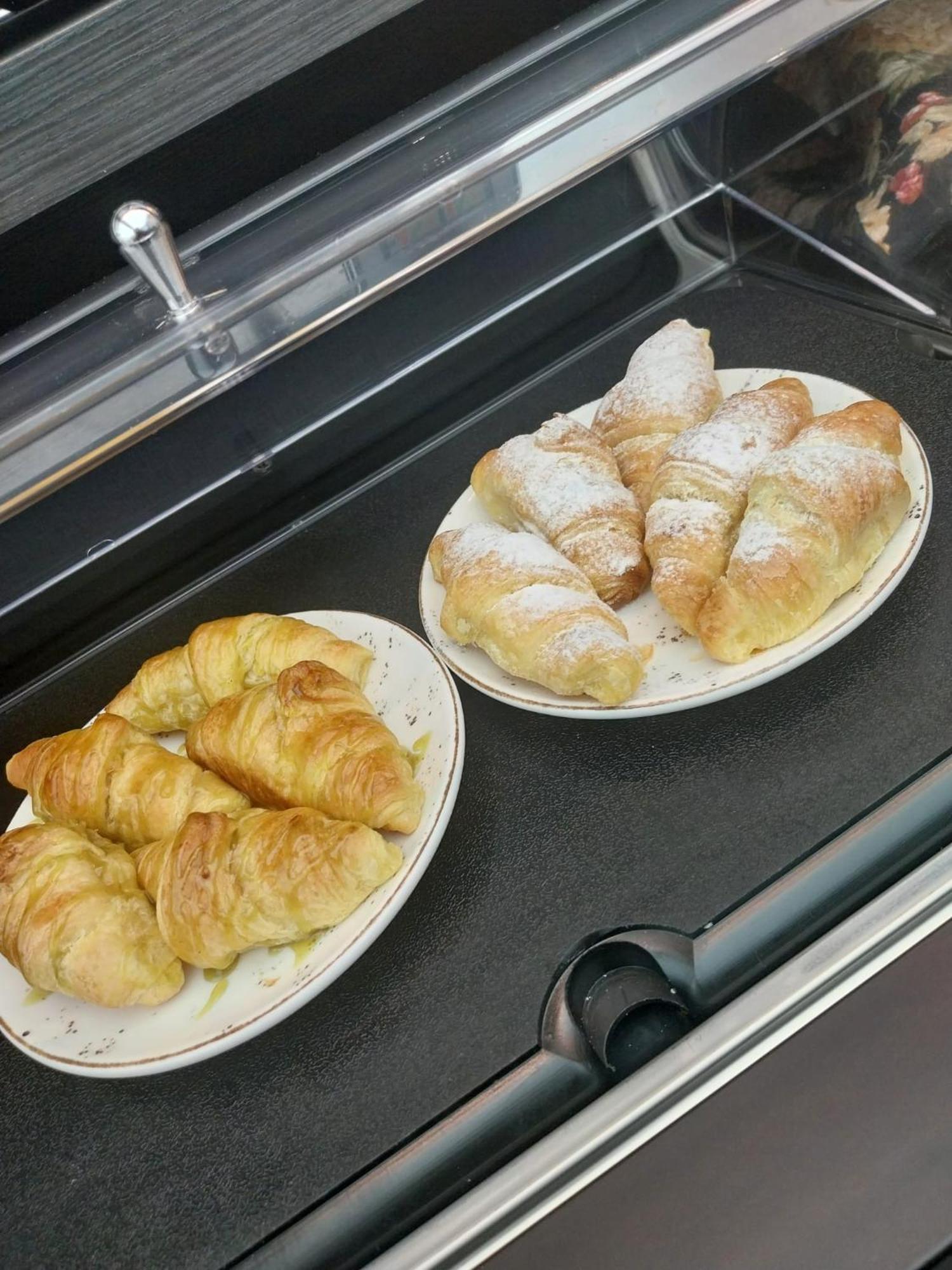 Hotel Novotheos Oradea Ngoại thất bức ảnh