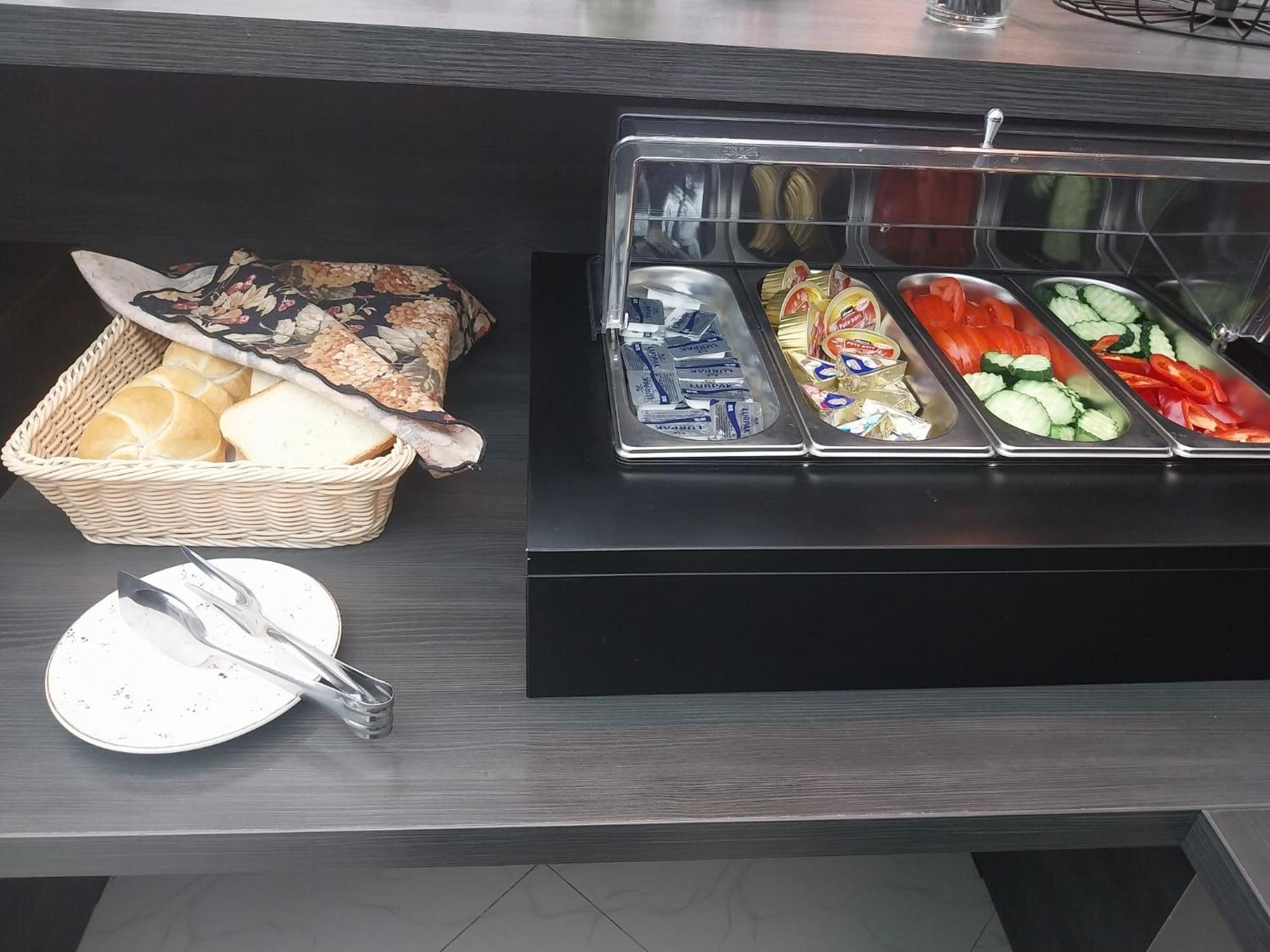 Hotel Novotheos Oradea Ngoại thất bức ảnh