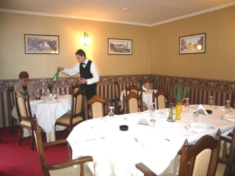 Hotel Novotheos Oradea Ngoại thất bức ảnh